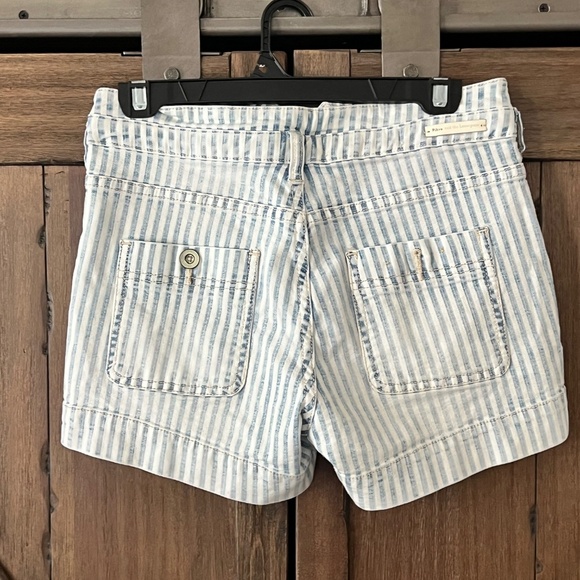 Pilcro Ultra High-Rise Slim  Patch Pocket Stripped Denim Shorts Size 26 - Picture 5 of 12